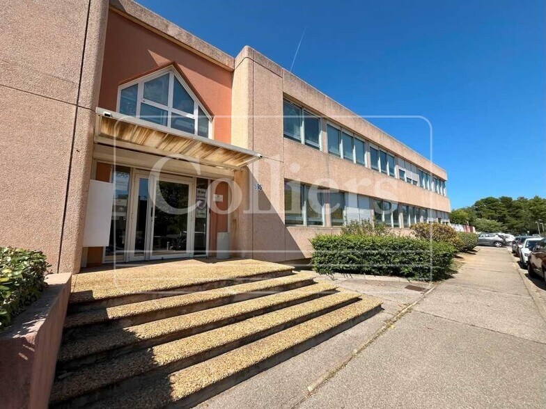 595 Route De La Seds, Vitrolles à louer - Photo du bâtiment - Image 1 de 5