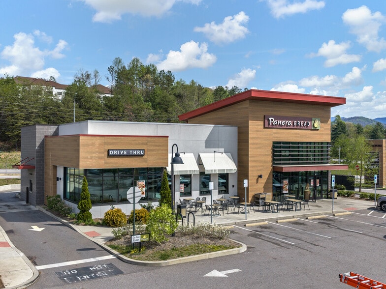 Peaks Center Lane portfolio of 2 properties for sale on LoopNet.ca - Building Photo - Image 3 of 19