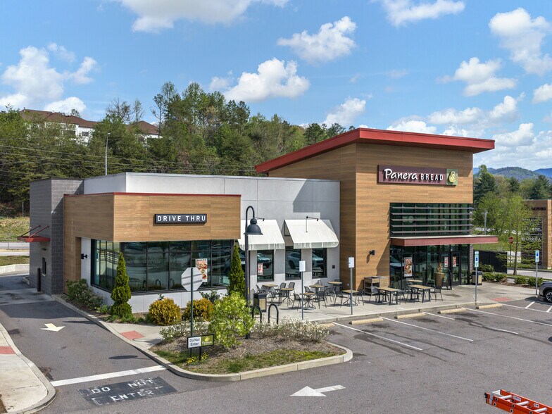 Peaks Center Lane portefeuille de 2 propriétés à vendre sur LoopNet.ca - Photo du bâtiment - Image 3 de 19