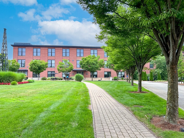 313-317 Iron Horse Way, Providence, RI for lease - Building Photo - Image 2 of 20