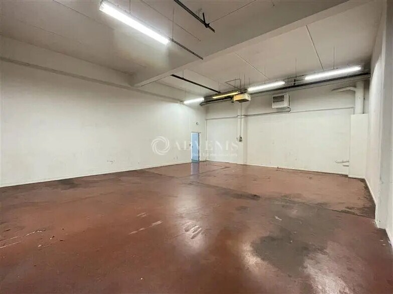 Flex in Villepinte for lease - Interior Photo - Image 3 of 12