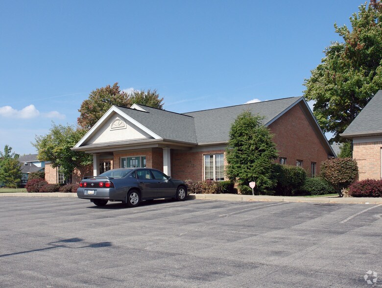 900 Trailwood Dr, Youngstown, OH à vendre - Photo du bâtiment - Image 2 de 11