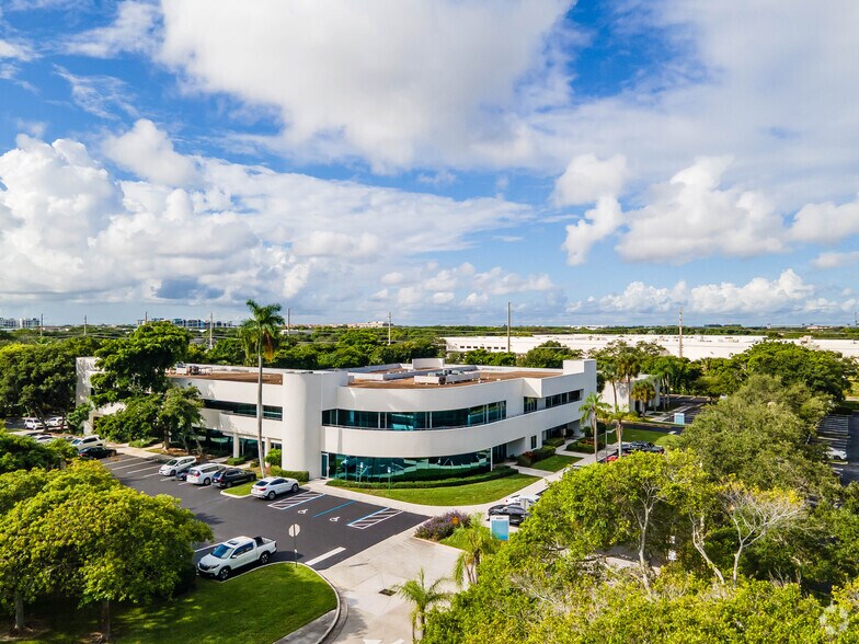 6501 Park of Commerce Blvd, Boca Raton, FL à louer - Photo du bâtiment - Image 1 de 23