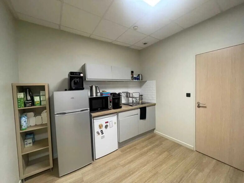 Office in Villeurbanne for lease - Interior Photo - Image 3 of 10