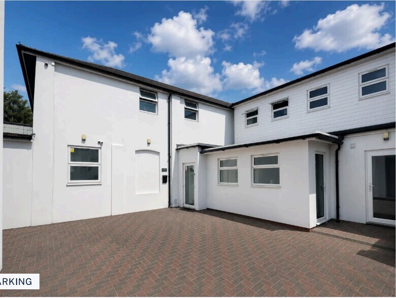 60 Oaklands Park Ave, Ilford for lease - Building Photo - Image 1 of 11