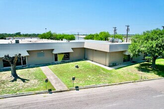 4763 Broom St, San Antonio, TX for lease Interior Photo- Image 1 of 10