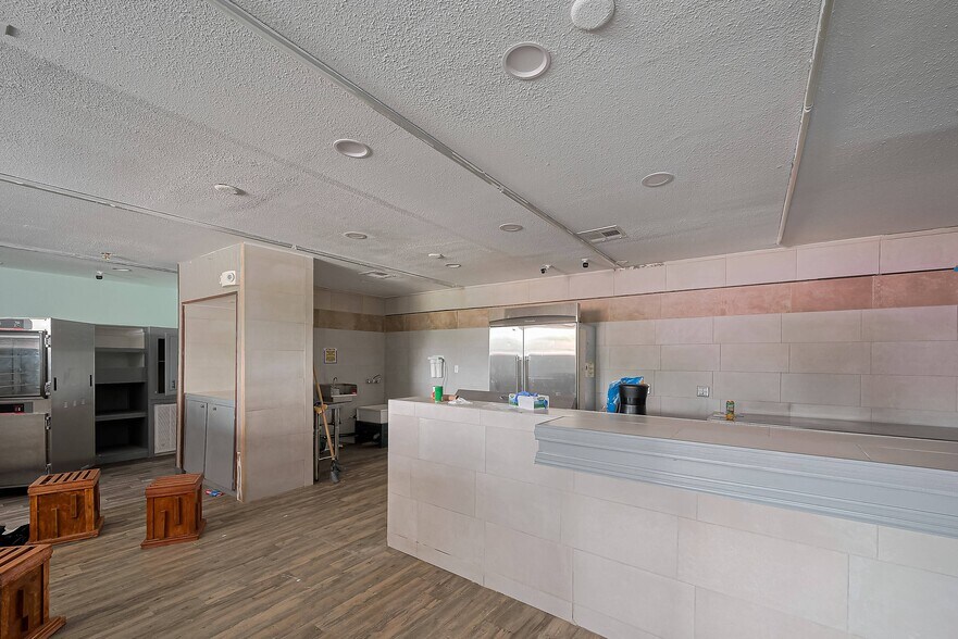 500-509 Uvalde Rd, Houston, TX à louer - Photo du bâtiment - Image 3 de 15