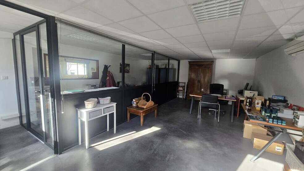 Flex dans Six-Fours-les-Plages à louer - Photo du bâtiment - Image 2 de 4