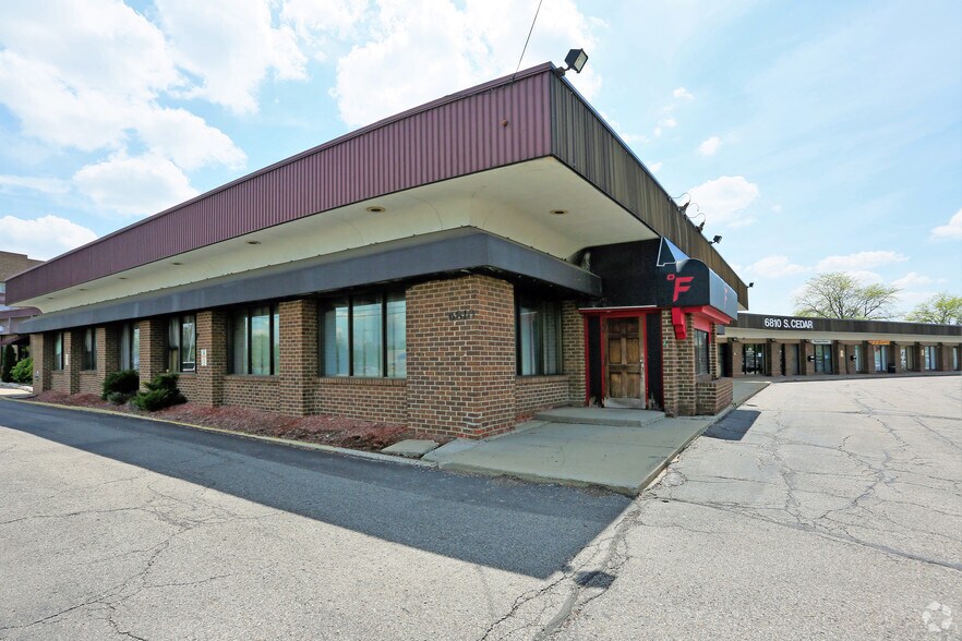 6810 S Cedar St, Lansing, MI à louer - Photo du bâtiment - Image 2 de 14