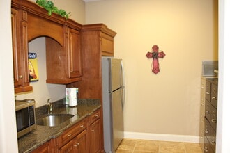 1507 Park Center Dr, Orlando, FL for lease Interior Photo- Image 2 of 6