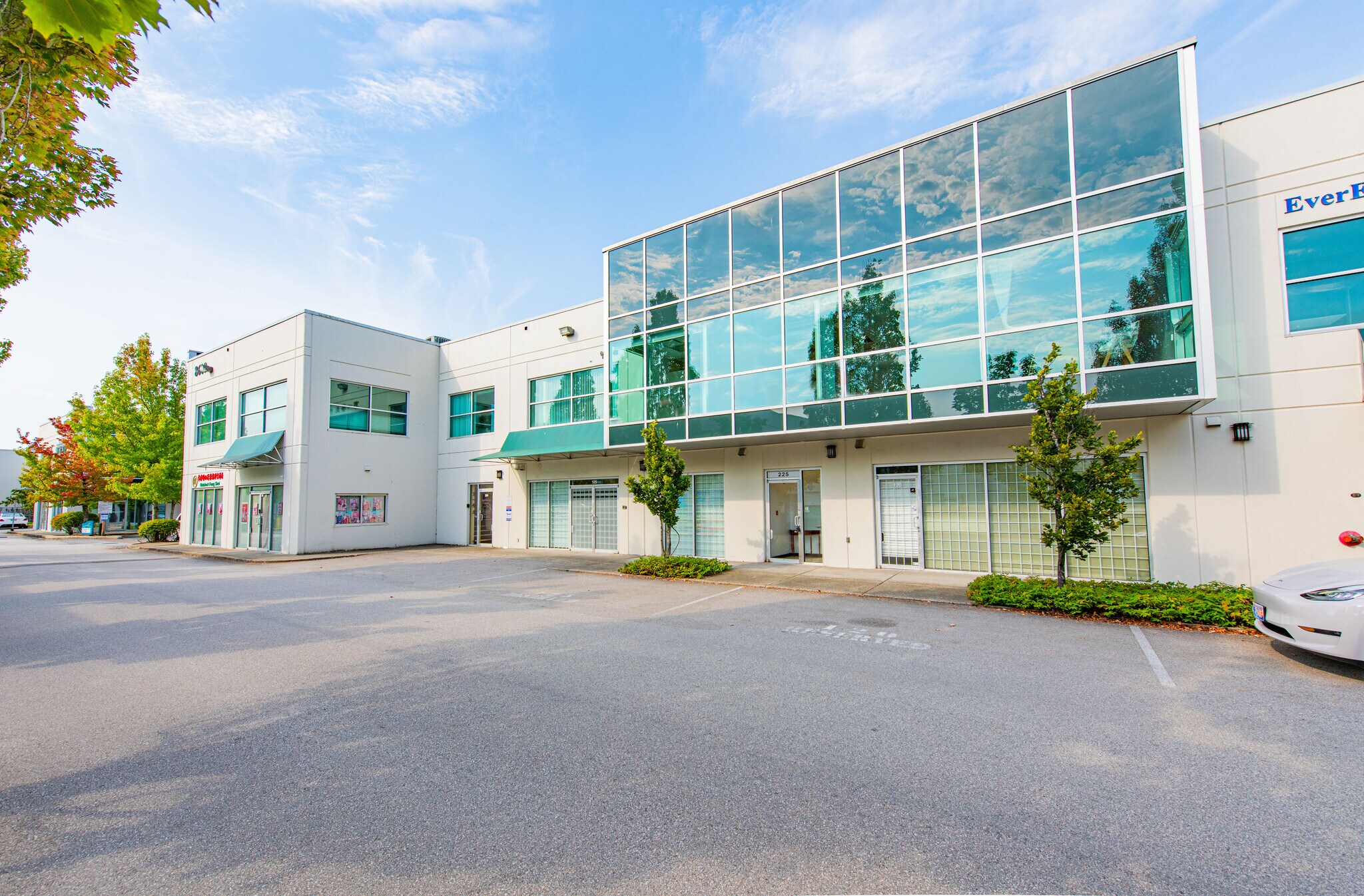 8600 Cambie Rd, Richmond, BC for lease Building Photo- Image 1 of 10