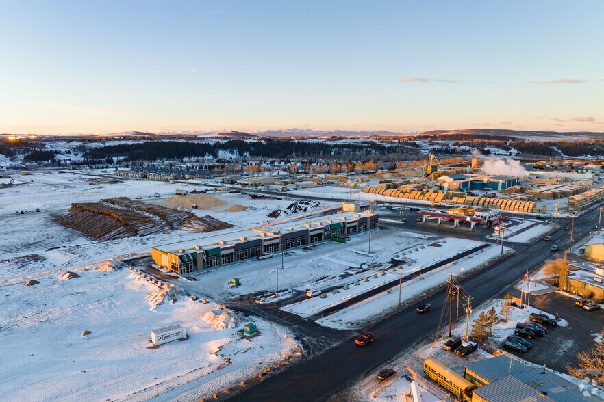 239 Griffin Rd, Cochrane, AB à louer - Aérien - Image 3 de 10