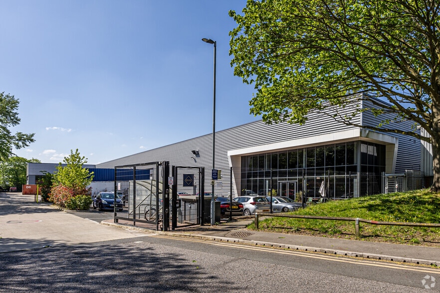 Spitfire Way, Hounslow for lease - Primary Photo - Image 2 of 5
