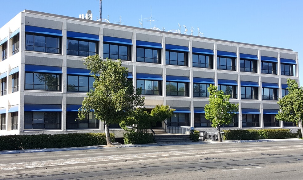 1071 W Shaw Ave, Fresno, CA à louer - Photo du bâtiment - Image 2 de 3