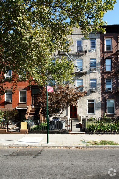 121 3rd Pl, Brooklyn, NY à vendre - Photo du bâtiment - Image 2 de 2