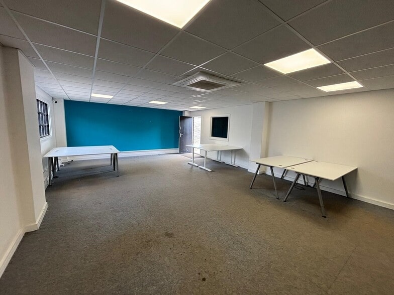 New Mill End, Luton for lease - Building Photo - Image 3 of 7