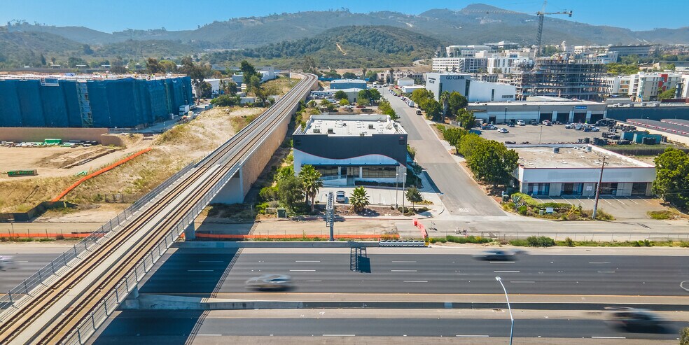 307 E Carmel St, San Marcos, CA à louer - Photo du bâtiment - Image 2 de 16