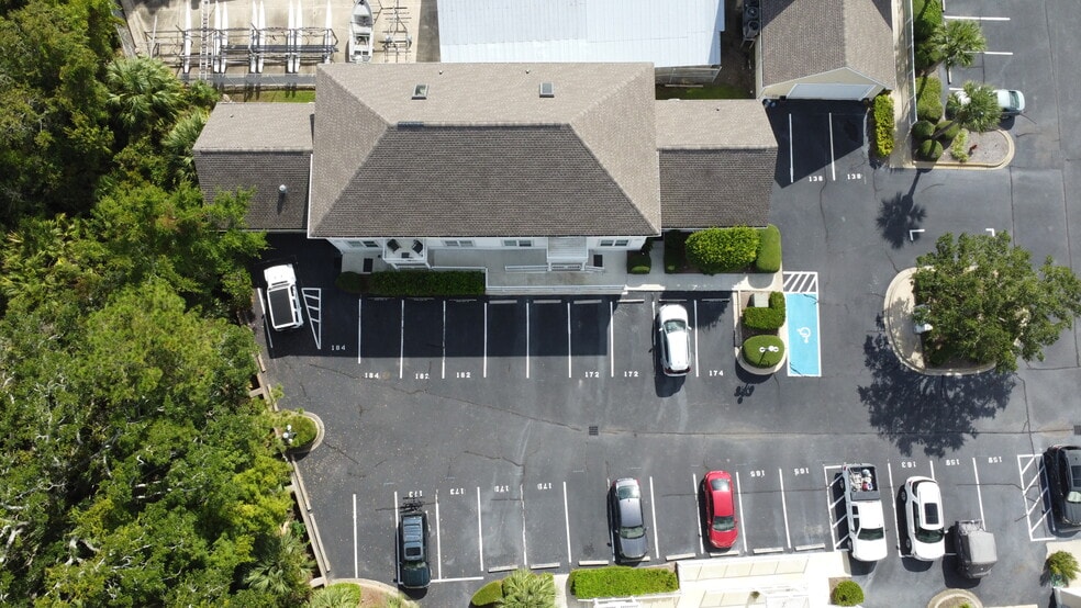 172-184 Follins Ln, Saint Simons Island, GA for lease - Building Photo - Image 2 of 32