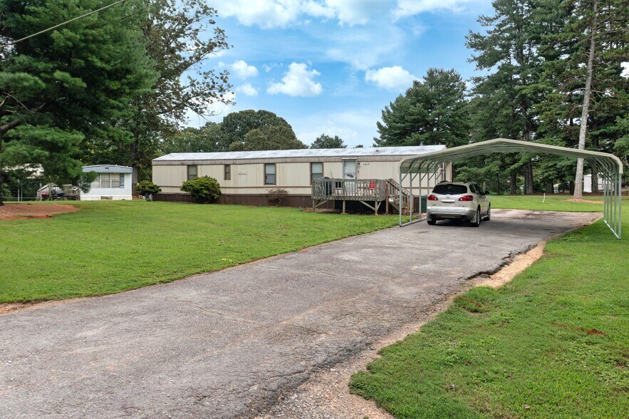 7438 Olin Rd, Pfafftown, NC à vendre - Photo principale - Image 1 de 1