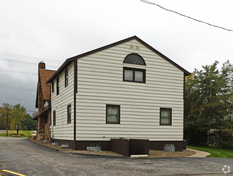 8430 Mayfield Rd, Chesterland, OH for lease - Building Photo - Image 2 of 6