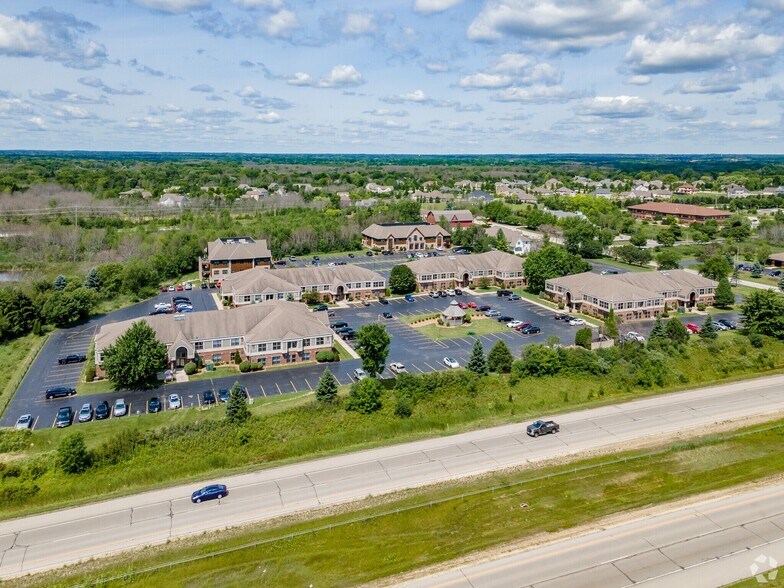 Glen Oaks Office Park portefeuille de 6 propriétés à vendre sur LoopNet.ca - Aérien - Image 3 de 14