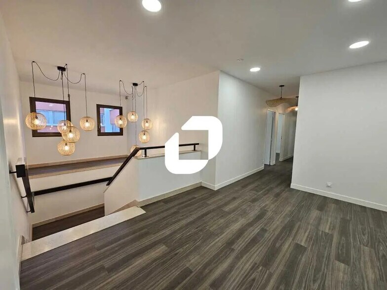 Bureau dans Viroflay à louer - Photo du bâtiment - Image 1 de 14