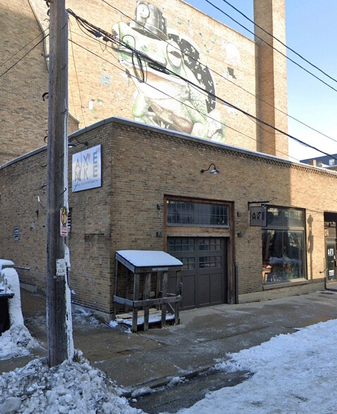 1924 E Kenilworth Pl, Milwaukee, WI à louer - Photo du bâtiment - Image 2 de 9