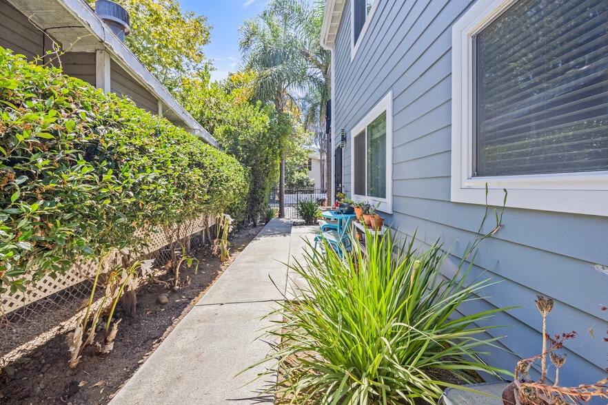 1034 Pleasantview Ave, Venice, CA à vendre - Photo du bâtiment - Image 3 de 9