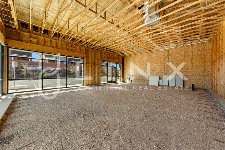 967 Country Ln, Santa Clara, UT à louer - Photo du bâtiment - Image 2 de 5