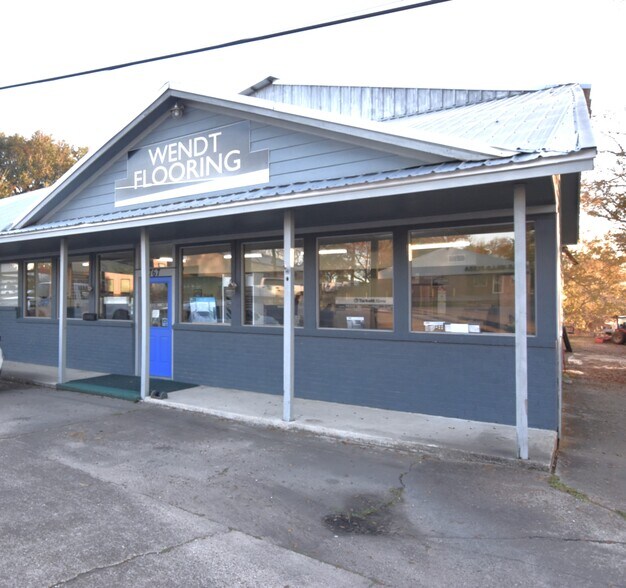 767 W Main St, Bellville, TX à vendre - Photo du bâtiment - Image 2 de 8