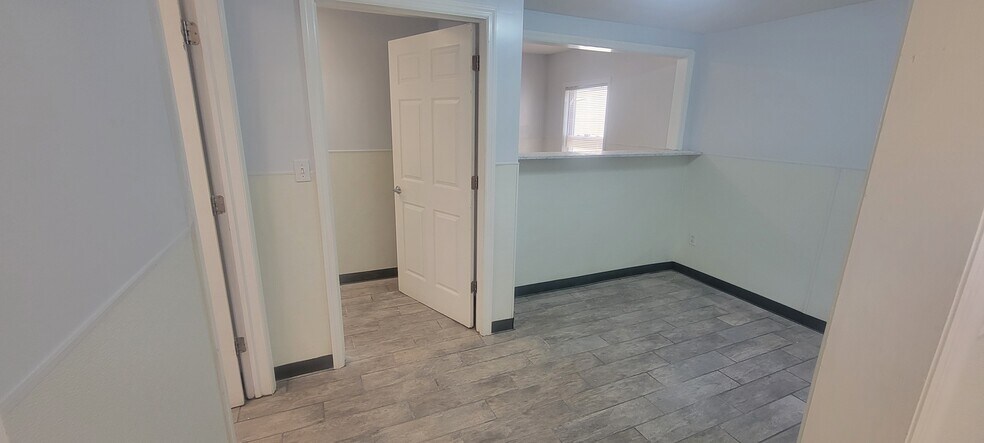 725 N Wood Ave, Linden, NJ à louer - Photo du bâtiment - Image 3 de 17