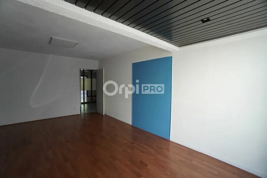 Office in Dijon for lease - Building Photo - Image 3 of 6