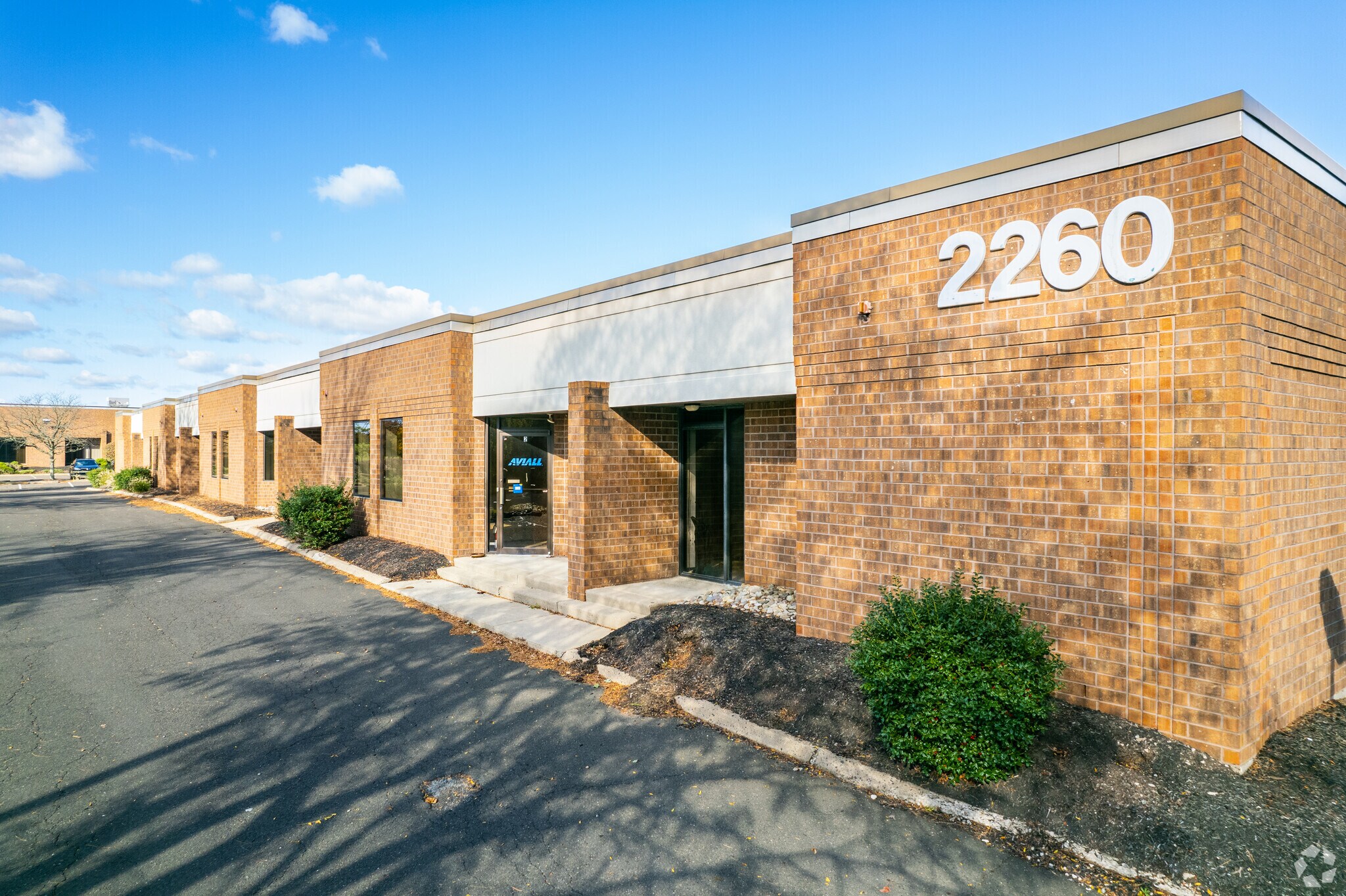2260 Cabot Blvd W, Langhorne, PA à louer Photo du bâtiment- Image 1 de 17