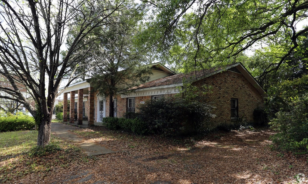 2577 Government Blvd, Mobile, AL for sale - Building Photo - Image 3 of 6