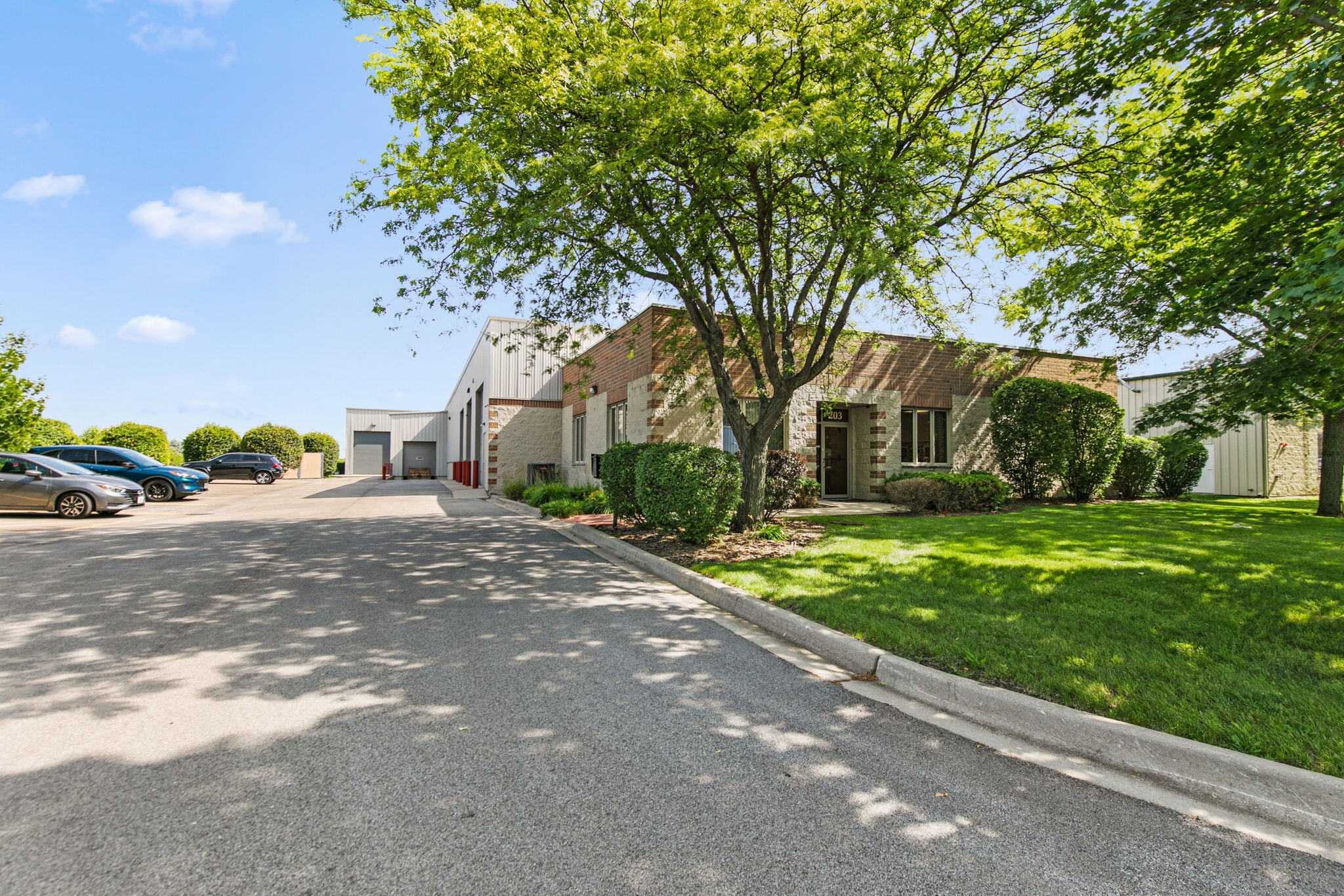 203 Commercial Dr, Yorkville, IL for sale Building Photo- Image 1 of 41