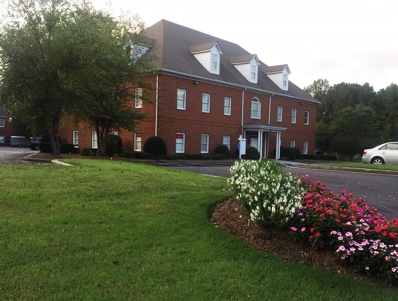 Sugarloaf Parkway, Lawrenceville, GA à louer - Photo du bâtiment - Image 2 de 9