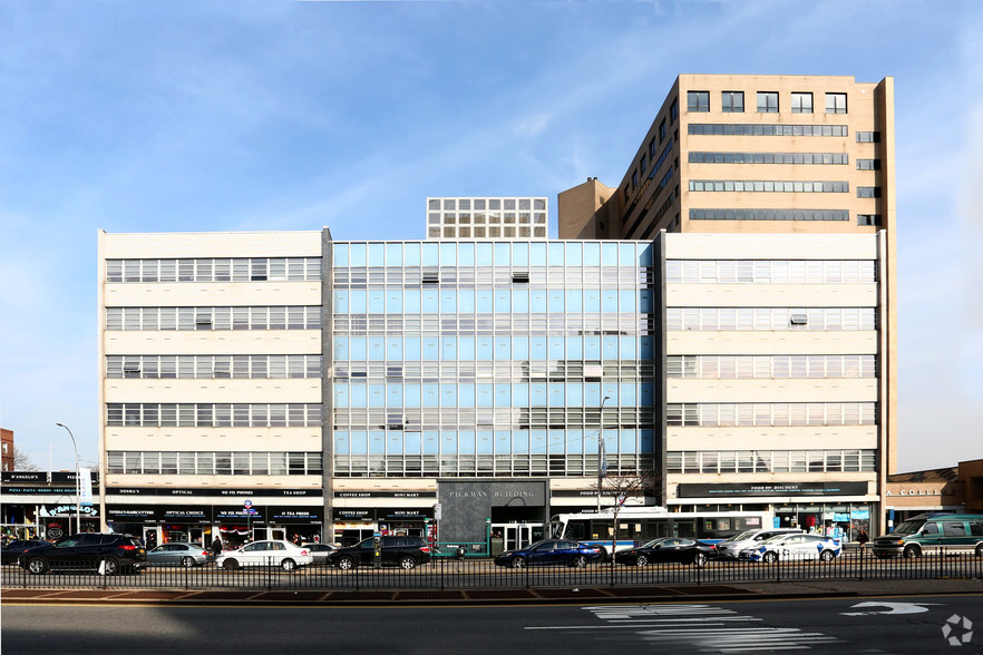 11821 Queens Blvd, Forest Hills, NY for lease - Building Photo - Image 1 of 5