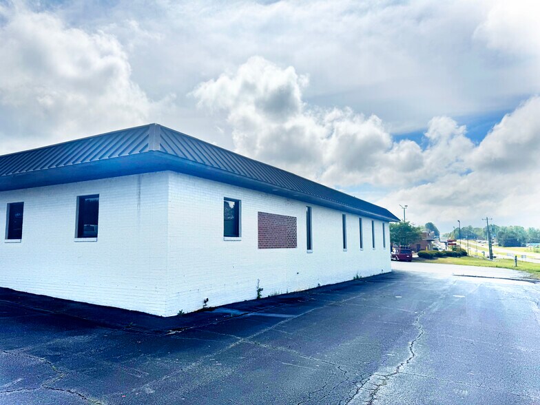 153 Scenic Plaza Dr, West Union, SC à louer - Photo du bâtiment - Image 2 de 8