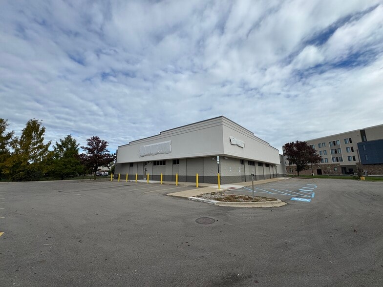 22981 Hall Rd, Woodhaven, MI for sale - Building Photo - Image 3 of 13