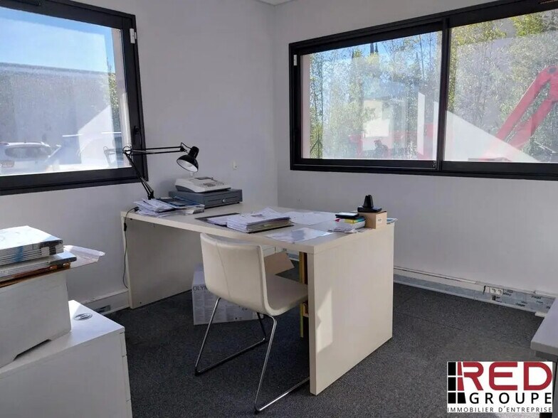 Office in Éguilles for lease - Interior Photo - Image 2 of 9