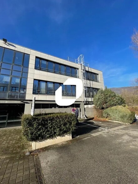 Office in Meylan for lease - Building Photo - Image 1 of 10