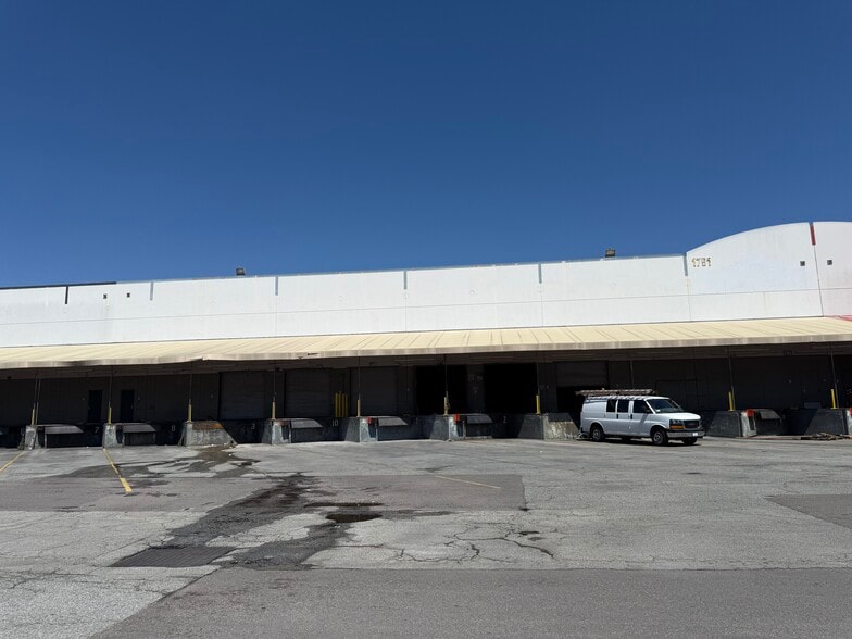 1701-1761 Bay St, Los Angeles, CA for lease - Primary Photo - Image 1 of 8