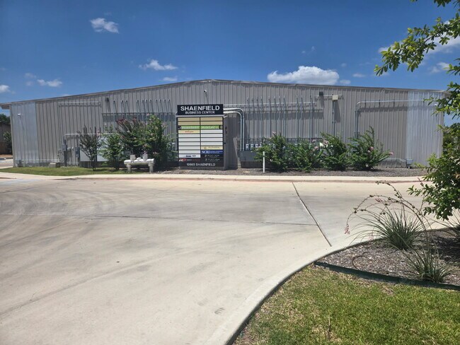 Plus de détails pour 10665 Shaenfield Rd, San Antonio, TX - Local d'activités à louer