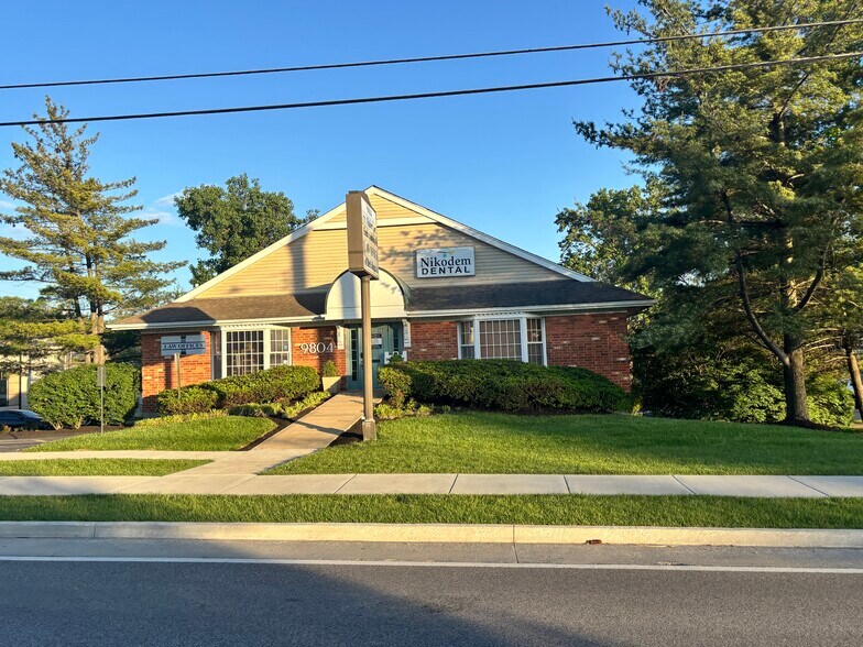 9804 Manchester Rd, Rock Hill, MO for lease - Primary Photo - Image 1 of 4