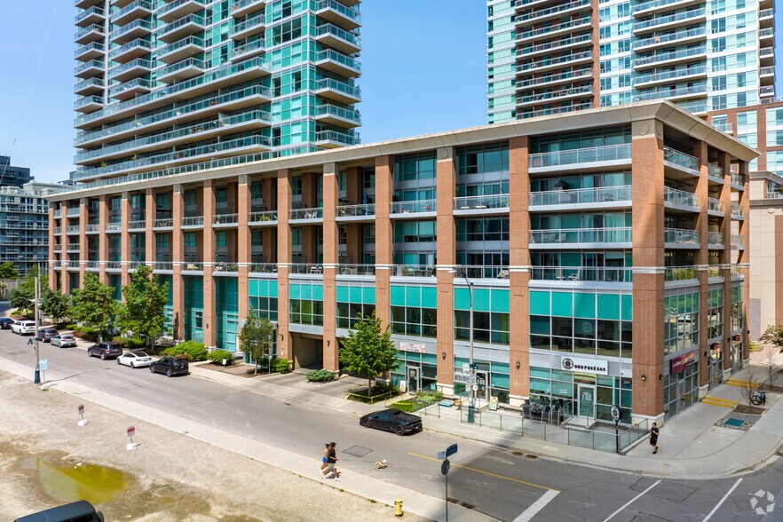 50 Lynn Williams St, Toronto, ON à louer - Photo du bâtiment - Image 2 de 12