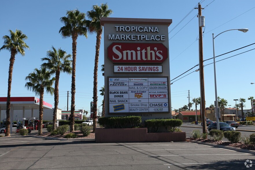 6120-6180 W Tropicana Ave, Las Vegas, NV à louer - Photo du bâtiment - Image 3 de 7