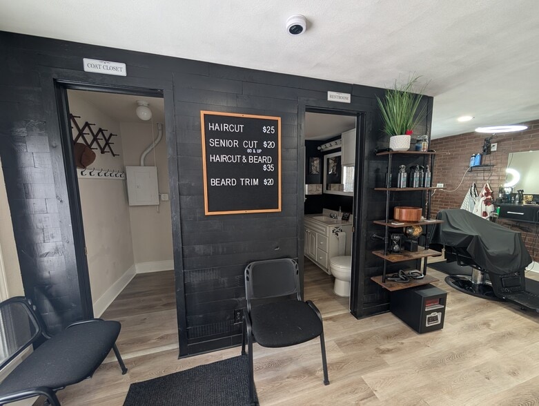 118 S Pine St, Stillman Valley, IL for sale - Building Photo - Image 3 of 9