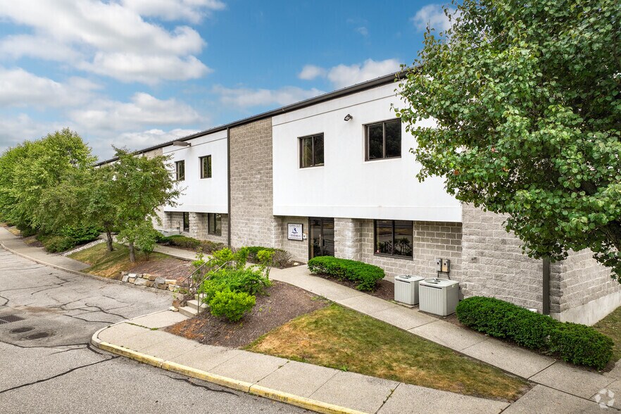 210 West Parkway, Pompton Plains, NJ à louer - Photo du bâtiment - Image 1 de 15