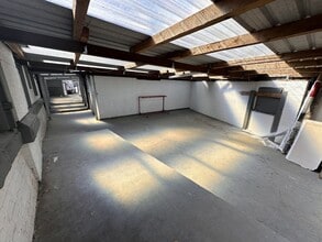 10 Rawmarsh Rd, Rotherham à louer Photo intérieure- Image 1 de 2