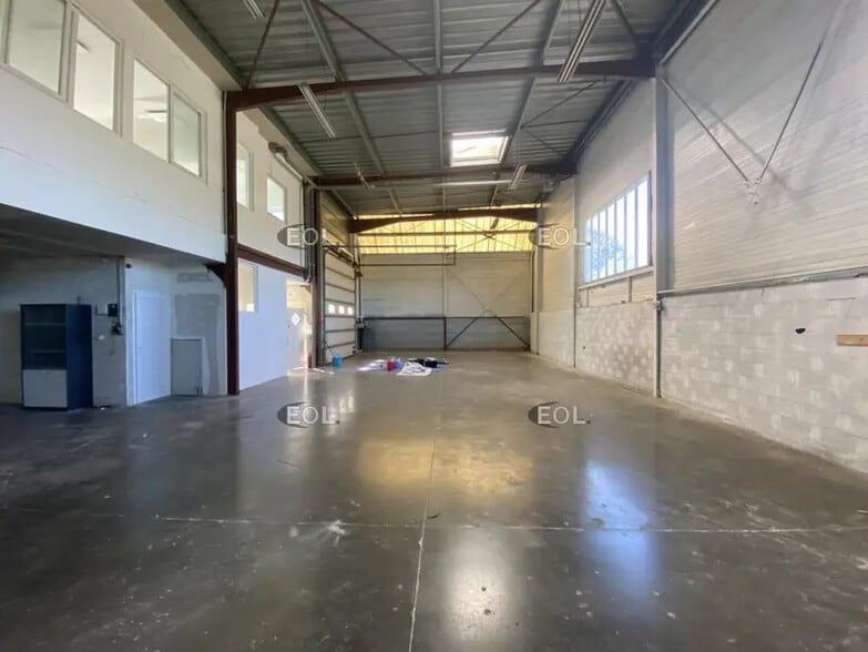 Flex in Combs-la-Ville for sale - Interior Photo - Image 2 of 16